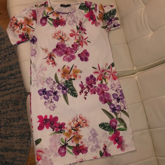 Cute mini flower dress! - Picture 1 of 1